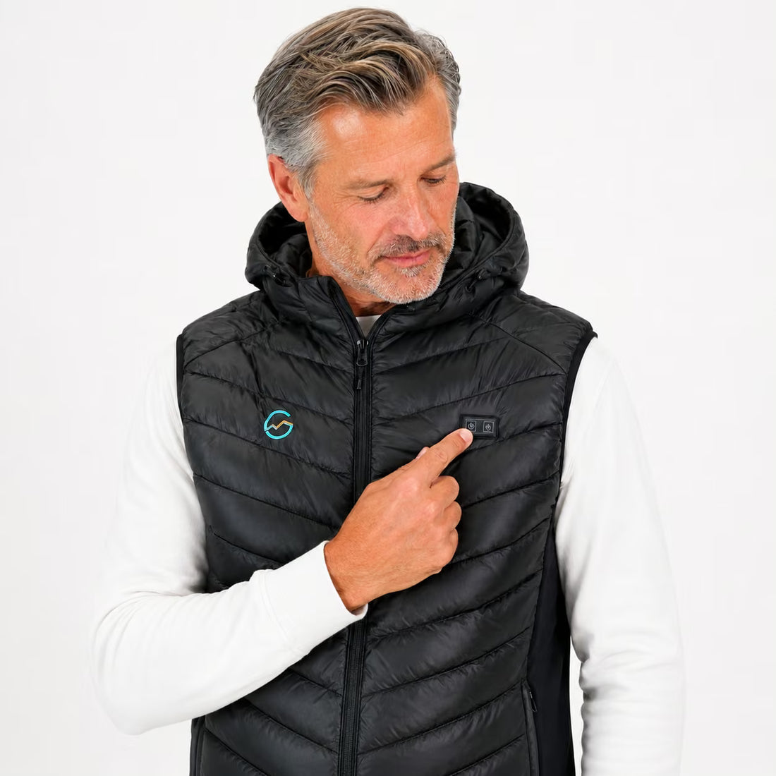 Man wijst de bedieningsknop van de Høgge verwarmde bodywarmer aan